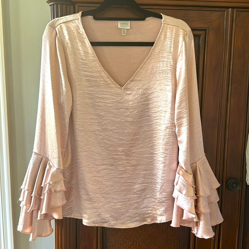Cupio brand silky v neck blouse size M beautiful pink/mauve color